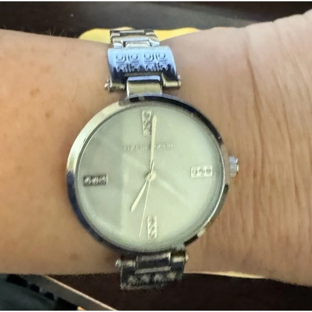 Liz‎ Claiborne LC1135 Silver tone Watch Crystal Dial Japan Movement